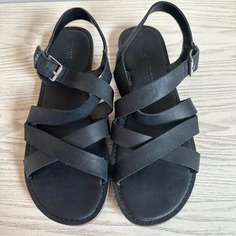 TOMS Sloane Black Leather Strappy Flats Sandals • size 7 - Picture 5 of 7